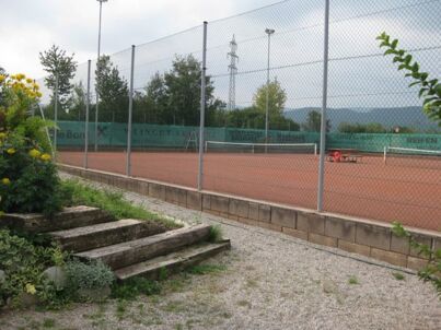 Tennisplatz in Weikersdorf