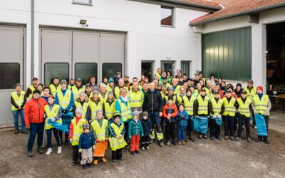 Gruppenfoto der fleißigen Helfer der Flurreinigung in Weikersdorf